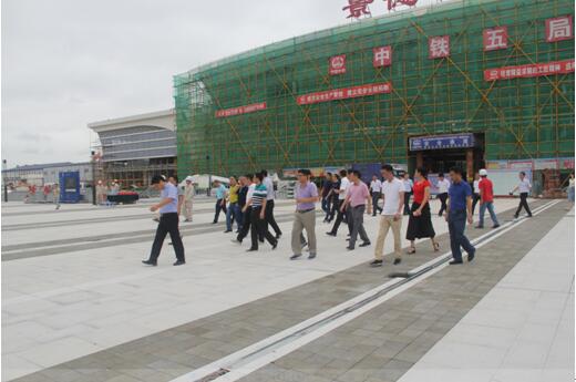 喜迎十九大，身邊看變化——我市干部賢內(nèi)助、鄉(xiāng)鎮(zhèn)街道負責(zé)人參觀高鐵商務(wù)區(qū)