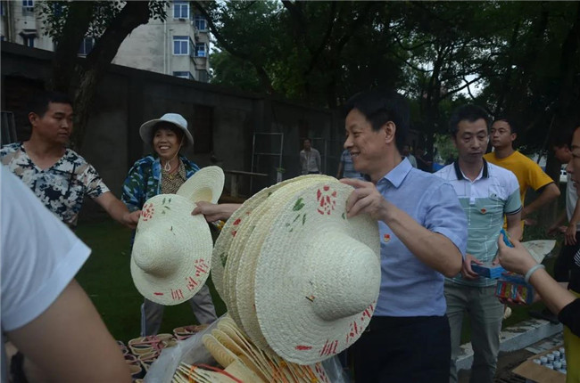 炎炎夏日送清涼，點滴關(guān)懷暖人心——城投集團各黨支部開展“送清涼”慰問一線員工活動